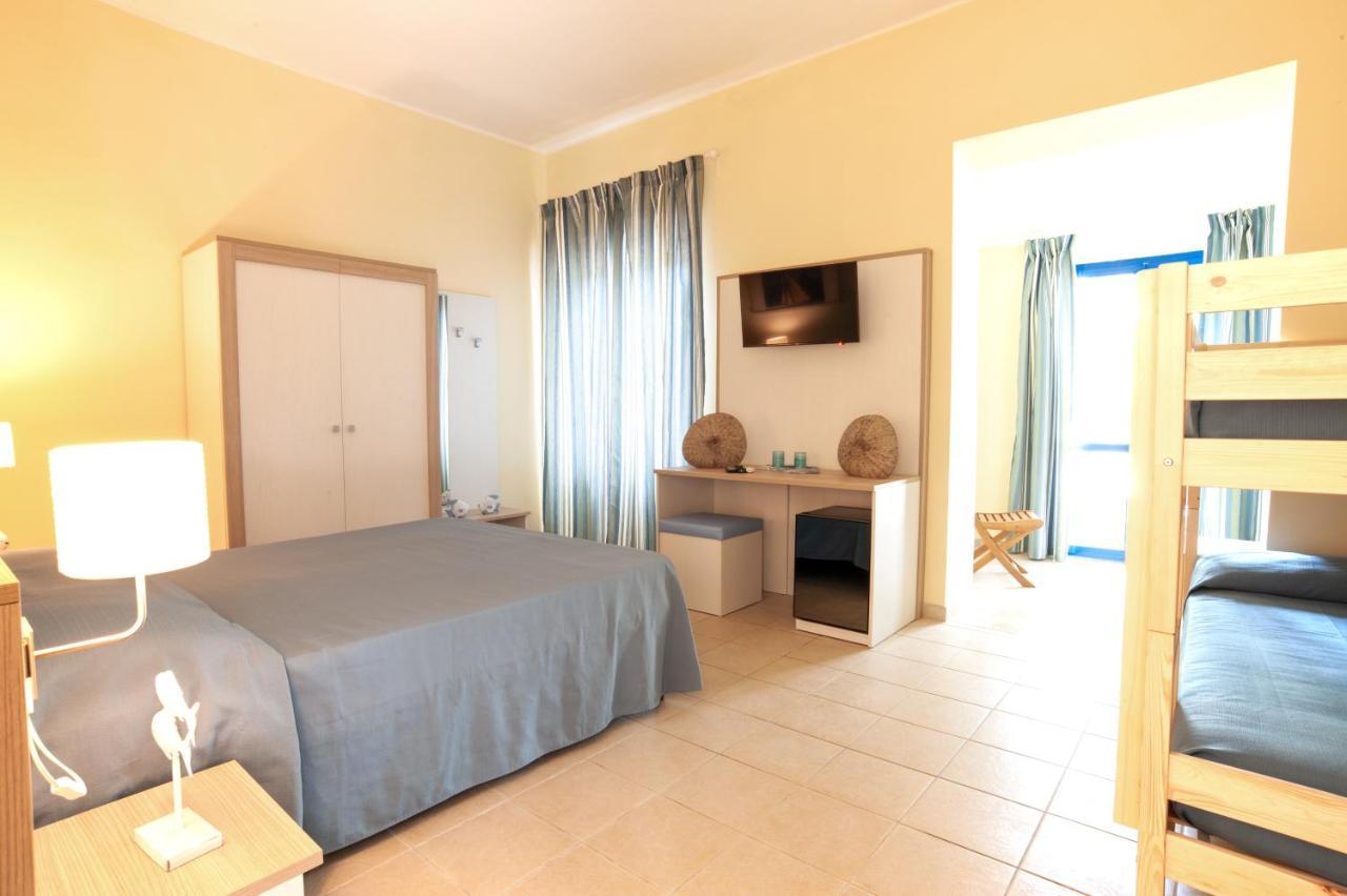 Hotel Villa Giulia Porto Azzurro Exteriör bild